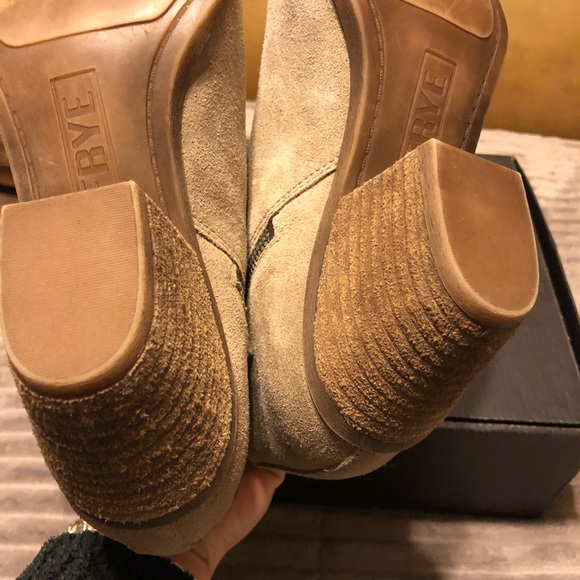 🔥 🔥 Beautiful Frye booties 🔥 🔥 - Picture 8 of 8